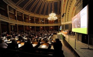 Såhär vackert är det i Universitetshusets aula där kyrkomötet hålls. Foto: IKON